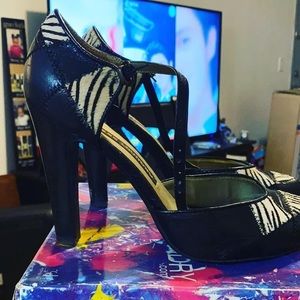 Black white zebra striped heel